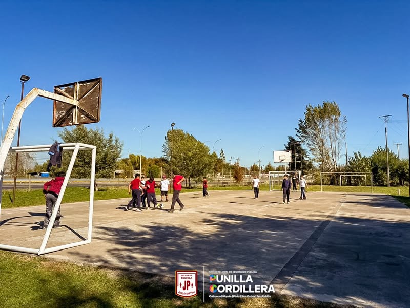 ¡Nuestra escuela se mueve con energía! 🏃‍♀️☀️  