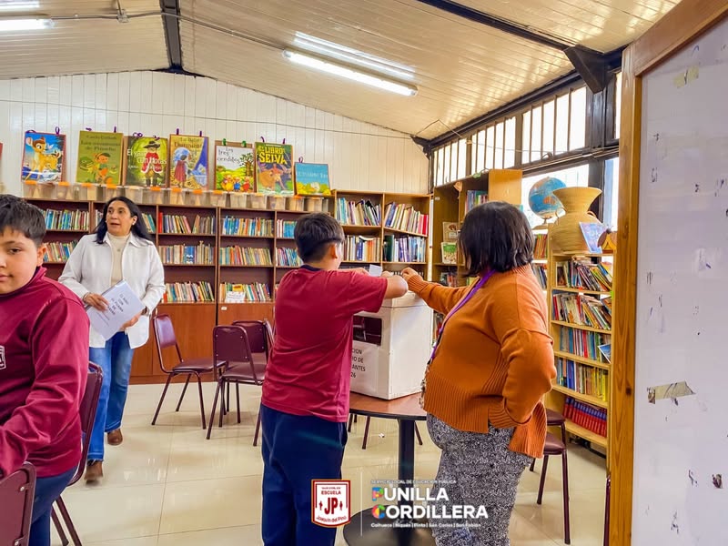 ¡La democracia se vive en nuestra escuela! 🗳️✨