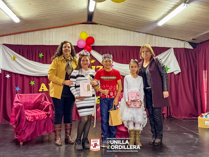 ¡56 años formando historias y comunidad! 🥳🏫✨  