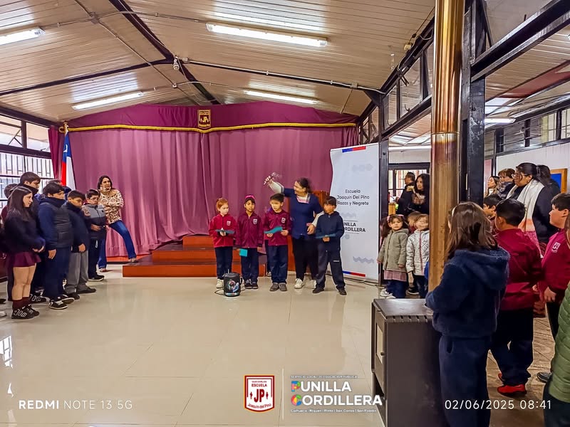 Acto de formación organizado por el 2 básico.