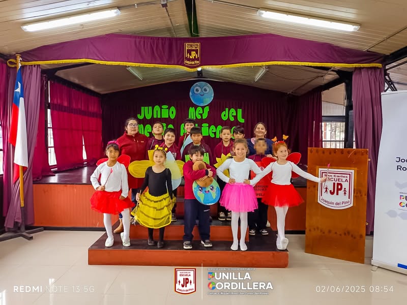 Acto de formación organizado por el 2 básico.