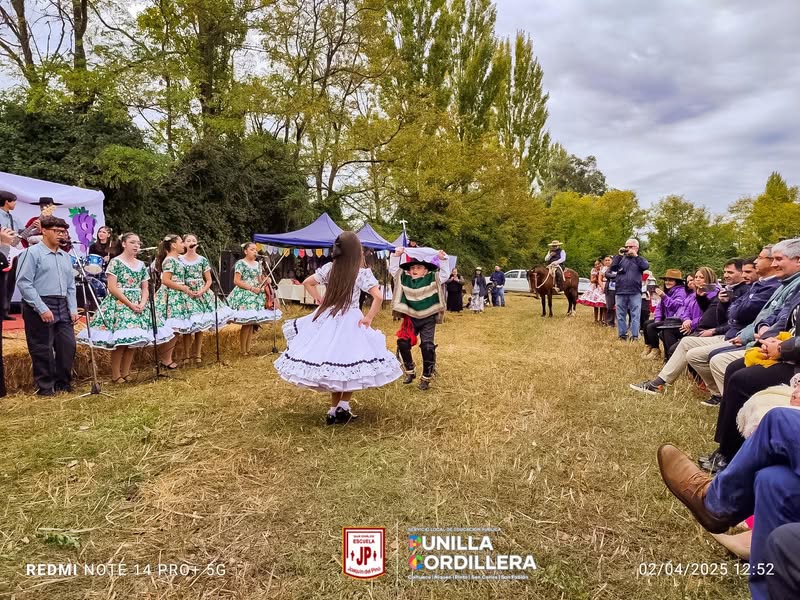 Escuela participa en primera Fiesta de la Vendimia organizada por Liceo Agricola San Carlos.