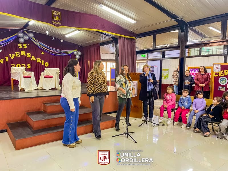 Celebración Día del Estudiante en Escuela Joaquín del Pino.