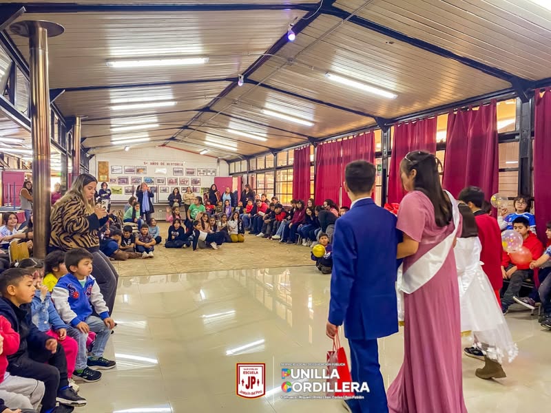 Celebración Día del Estudiante en Escuela Joaquín del Pino.