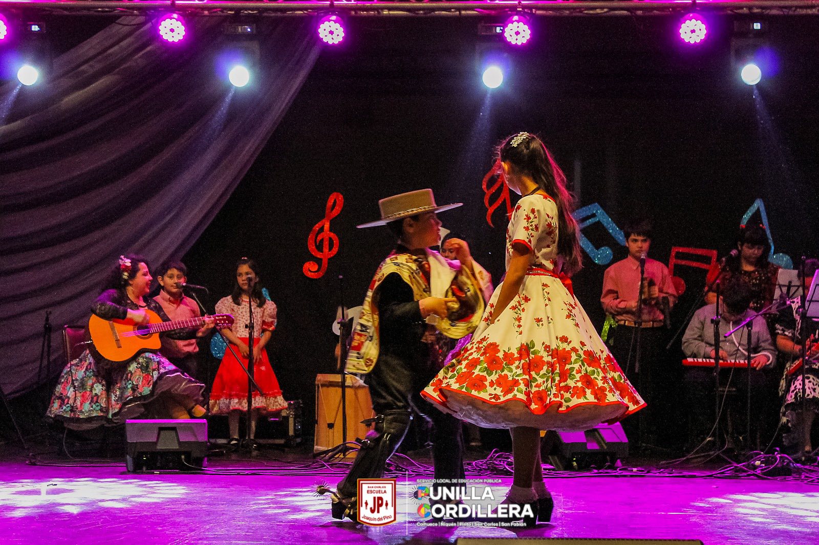 XIII VERSIÓN DEL FESTIVAL TERRITORIAL" LOS ESTUDIANTES CANTA A VIOLETA PARRA"